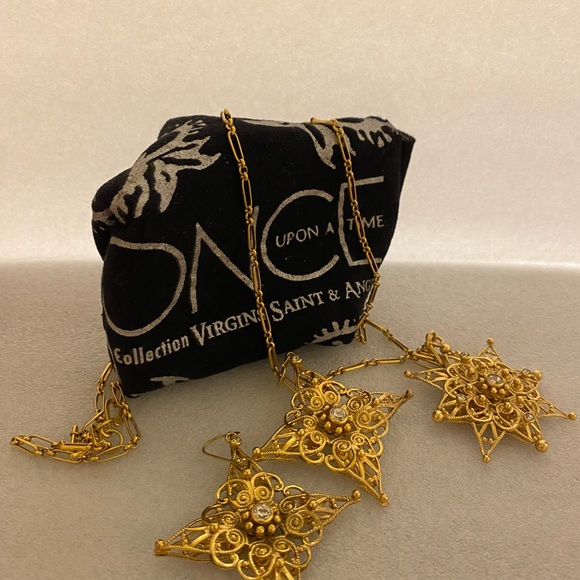VSA Once Upon a Time Gold Starburst Necklace and Earrings - Picture 4 of 10
